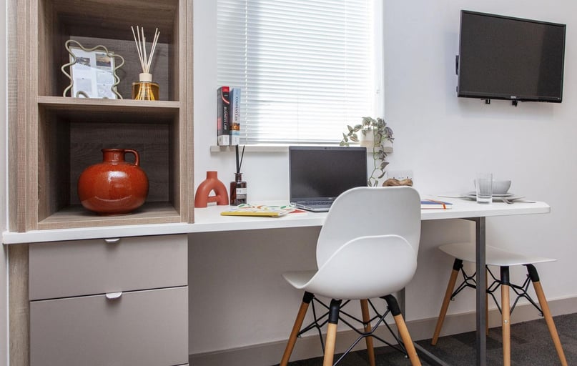 Kings Road, City Centre, Reading - Image 1